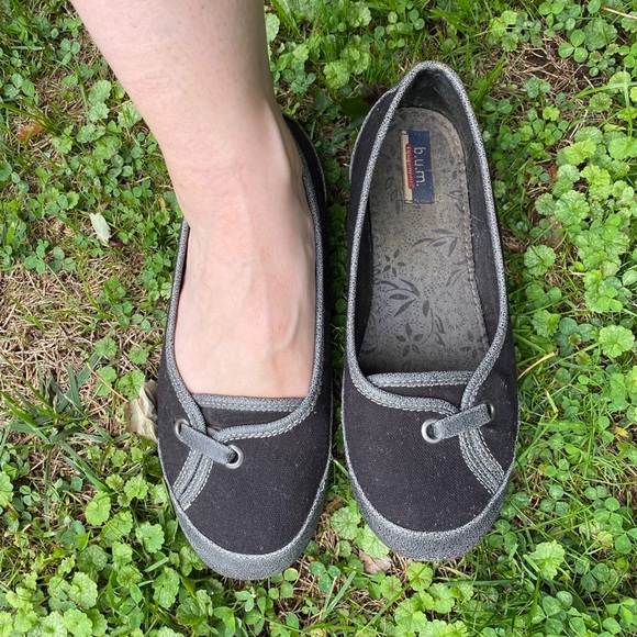 Grey flats - Picture 2 of 8